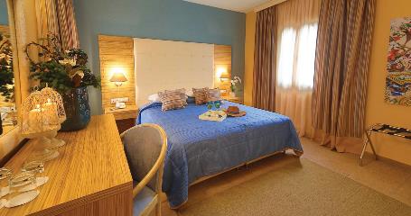 δωμάτιο στο ξενοδοχείο Dolphin Bay στη Σύρο