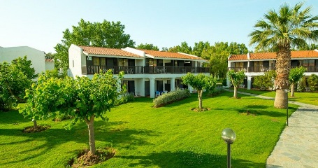 κήπος στο ξενοδοχείο Golden Coast Hotel & Bungalows στο Μαραθώνα